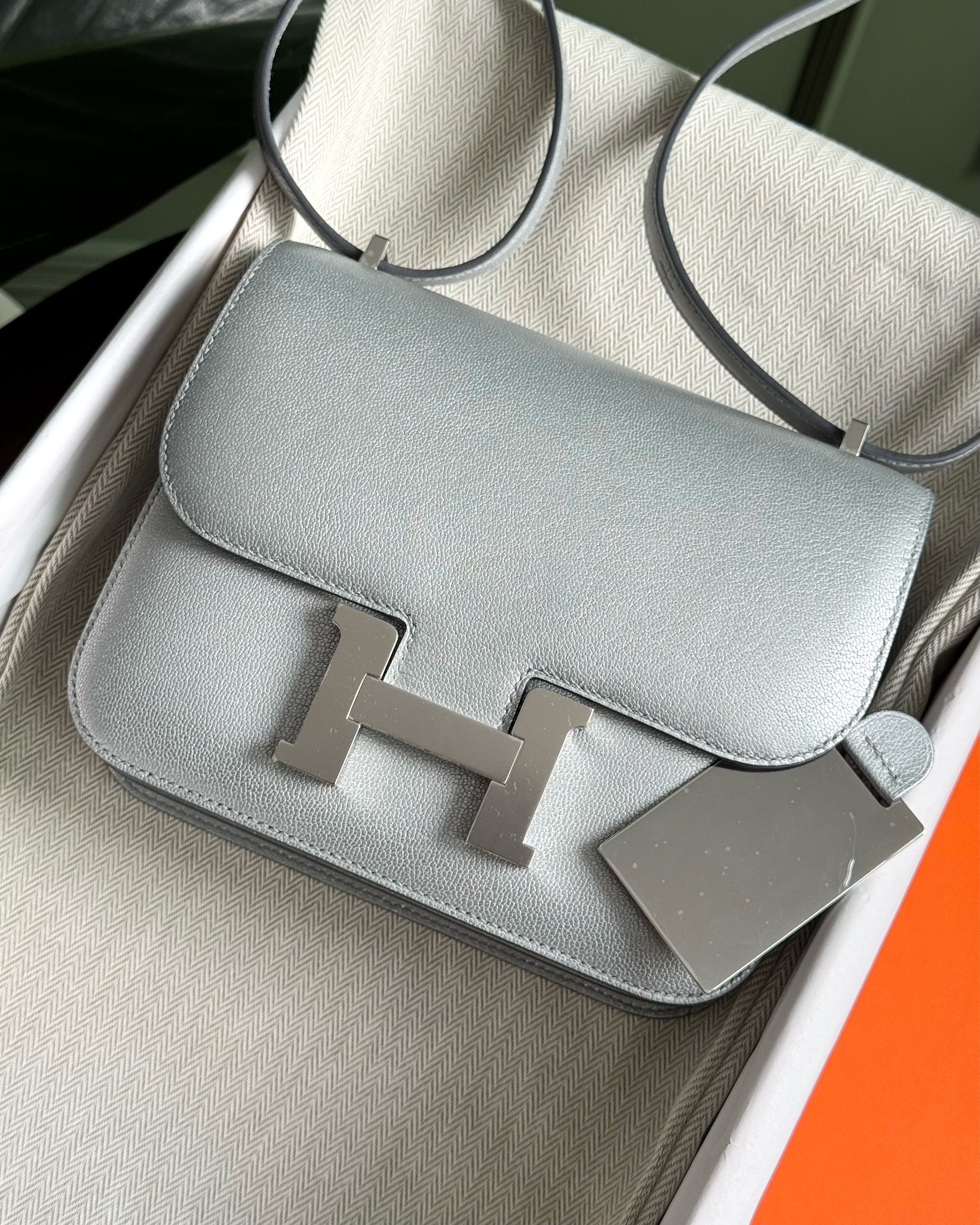 Hermes Constance 18