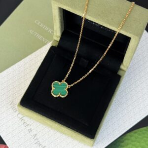 Van Cleef Vintage Alhambra pendant Yellow gold Malachite